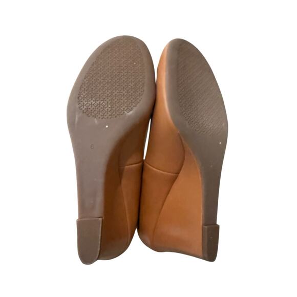 Tory Burch Chelsea Tan Leather Wedge Heel Gold Logo Pumps Size 6 - Picture 11 of 11